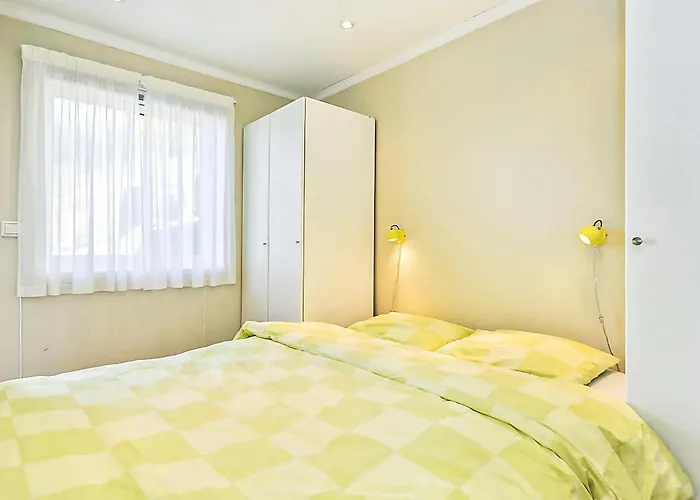 Cozy Apartment In Straumsgrend With Kitchen